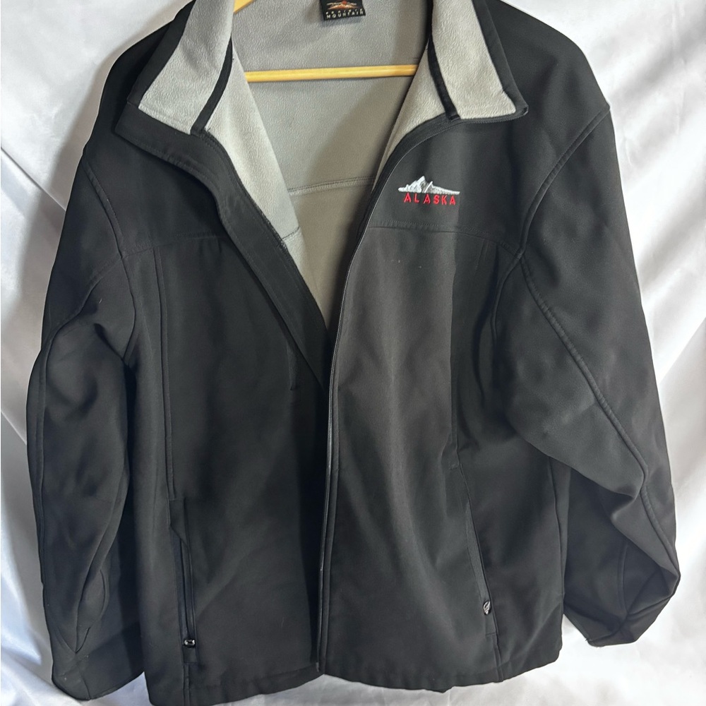 Alaska Men's Black and Gray Performance Jacket‎